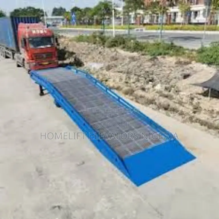 Industrial Lift Loading Ramp for Warehouse