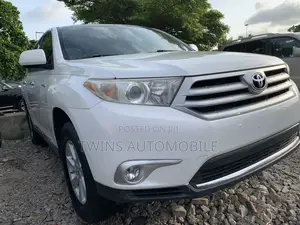 Toyota Highlander Limited 3.5l 4WD 2013 White