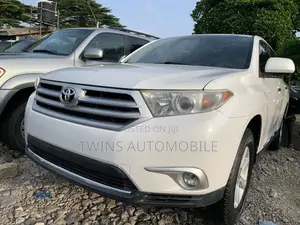 Toyota Highlander Limited 3.5l 4WD 2013 White