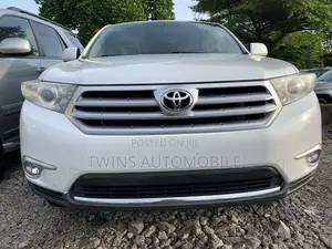 Toyota Highlander Limited 3.5l 4WD 2013 White