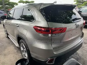 Toyota Highlander 2016 Gold