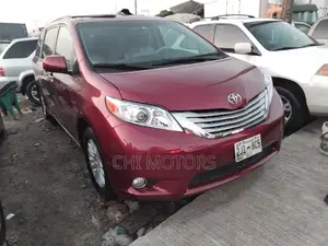 Toyota Sienna XLE AWD 7-Passenger 2013 Red