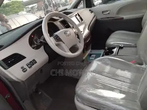 Toyota Sienna XLE AWD 7-Passenger 2013 Red