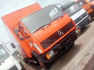 814 Cargo Truck