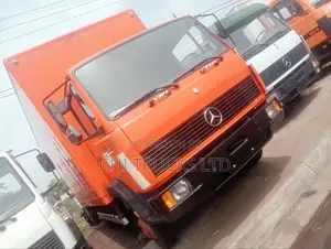 814 Cargo Truck