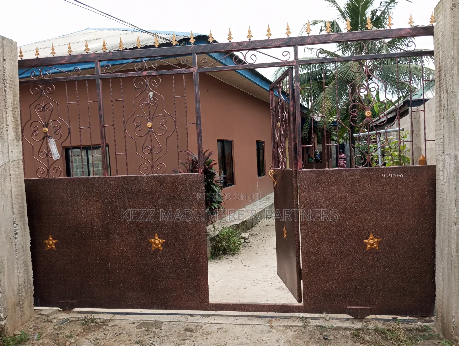 For Sale : Church Hall With 1 Bedr Flat at Eliparanwo