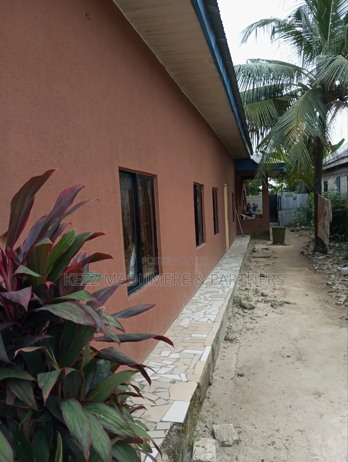 For Sale : Church Hall With 1 Bedr Flat at Eliparanwo
