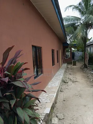 For Sale : Church Hall With 1 Bedr Flat at Eliparanwo