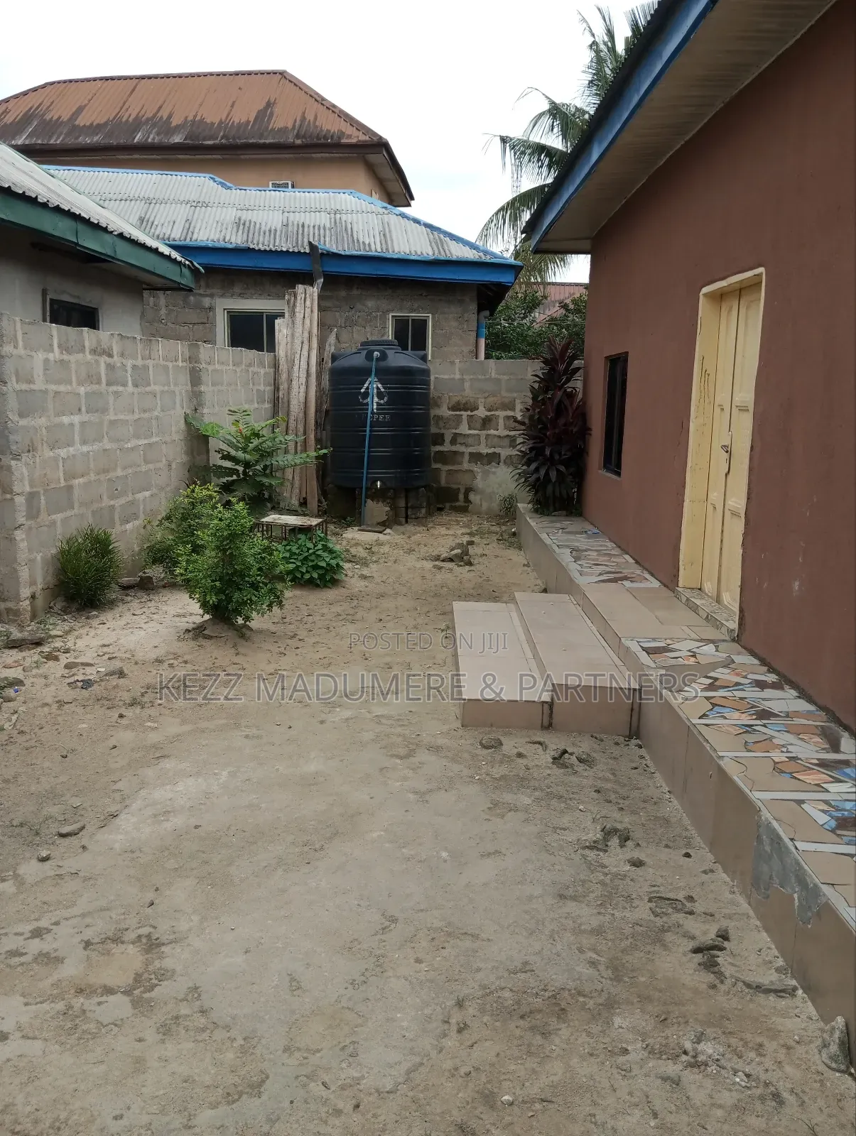 For Sale : Church Hall With 1 Bedr Flat at Eliparanwo