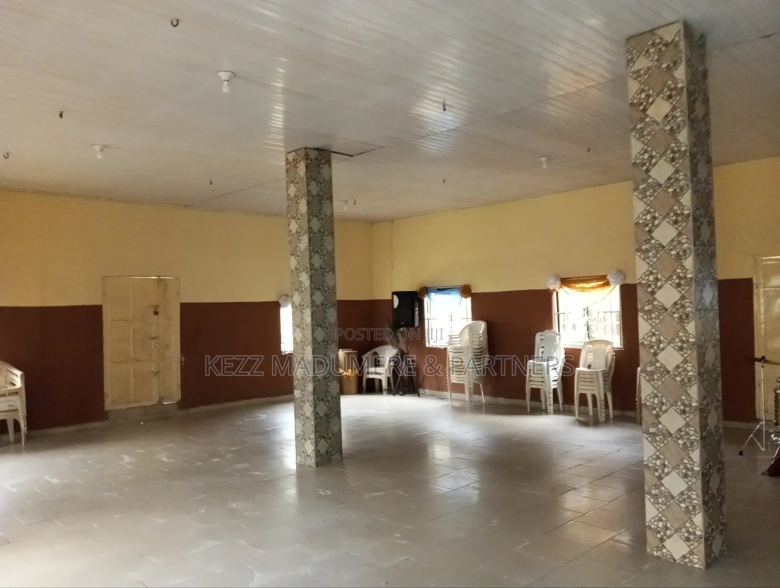 For Sale : Church Hall With 1 Bedr Flat at Eliparanwo