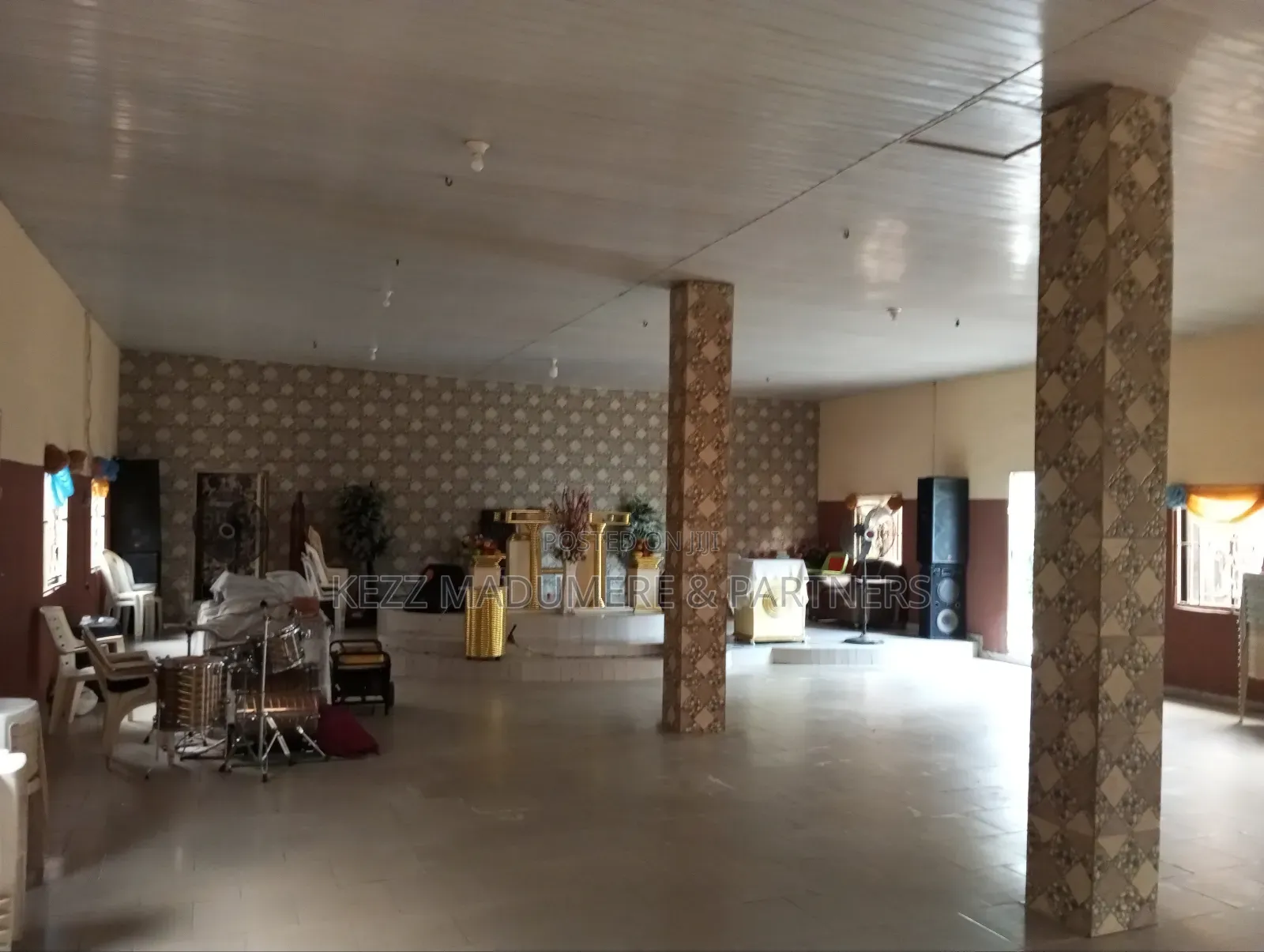 For Sale : Church Hall With 1 Bedr Flat at Eliparanwo