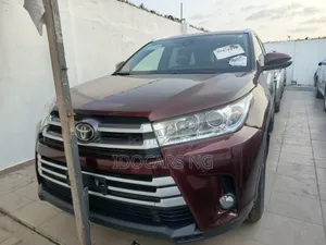 Toyota Highlander XLE 2019 Burgundy