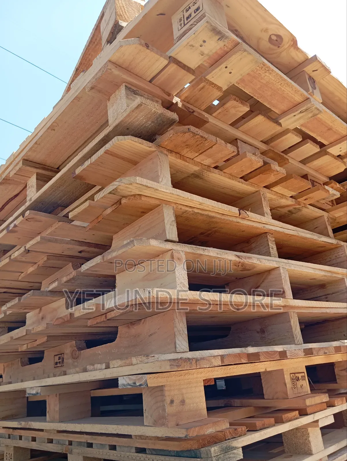 King-Size Diy Pallet Bedframe