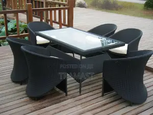 AKANDO Rattan Outdoor Table and Chair