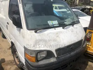 Photo - Toyota HiAce 1993 White