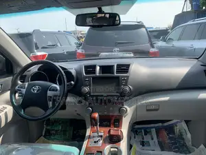 Toyota Highlander Limited 3.5l 4WD 2013 Gray