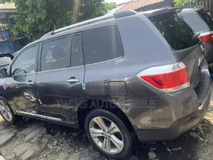 Toyota Highlander Limited 3.5l 4WD 2013 Gray