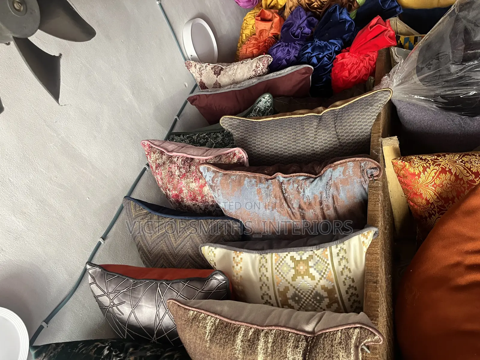 High Quality Trow Pillows