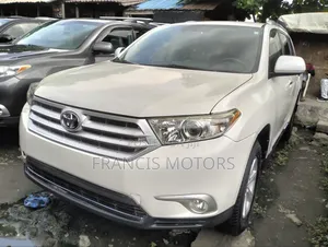 Toyota Highlander 2.7L 2WD 2013 White