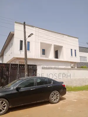 3bdrm Duplex in Seaside Estate for sale