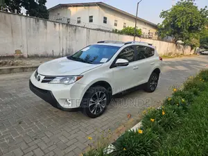 Toyota RAV4 Limited 4dr SUV AWD (2.5L 4cyl 6A) 2015 White