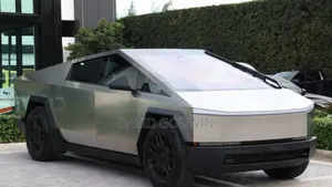 Tesla Model Y 2024 Silver