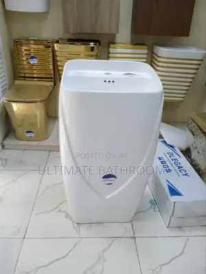 Free Standing White Basin Dlegacy