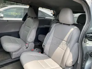 Toyota Sienna 2017 Silver