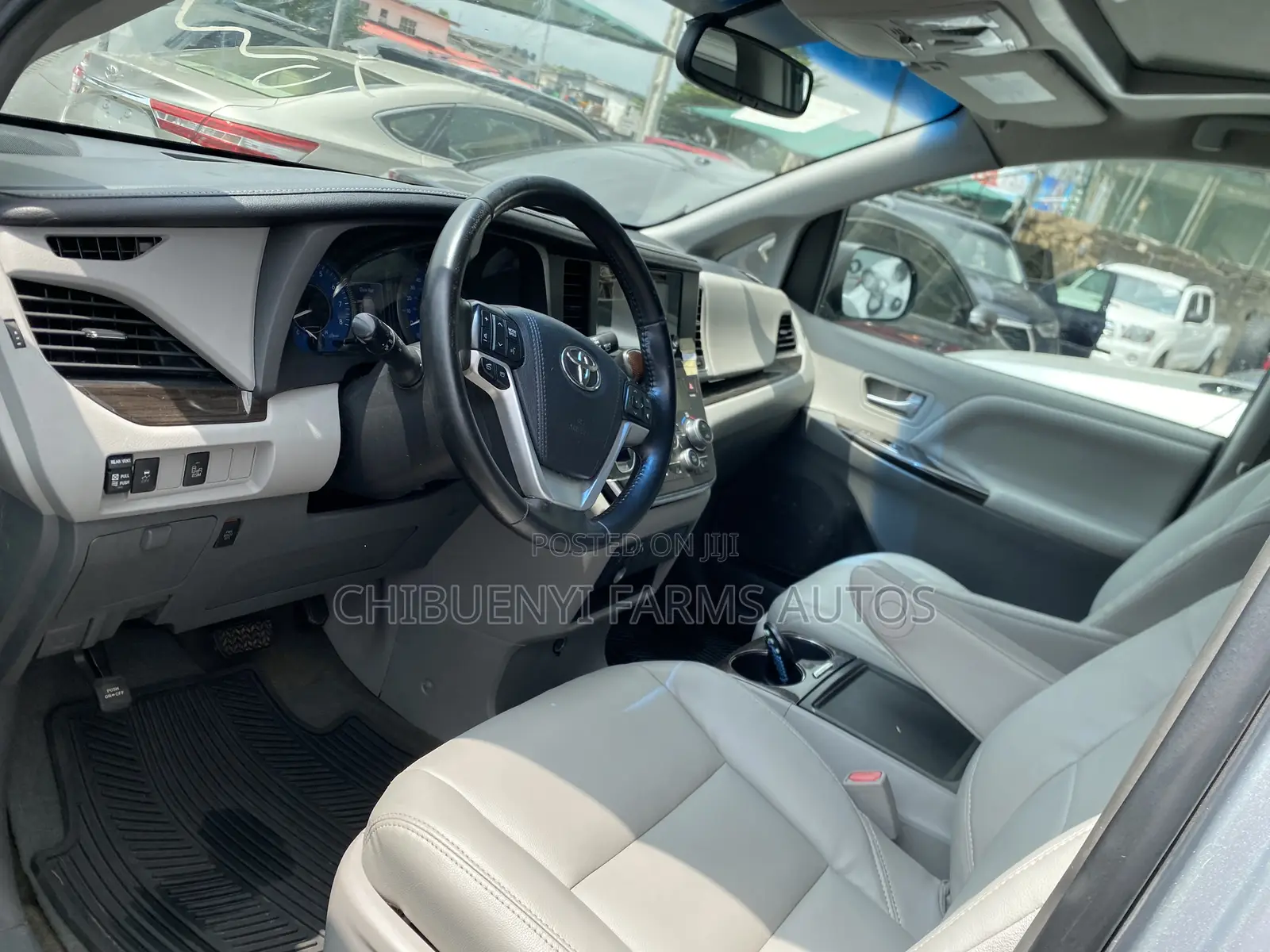 Toyota Sienna 2017 Silver