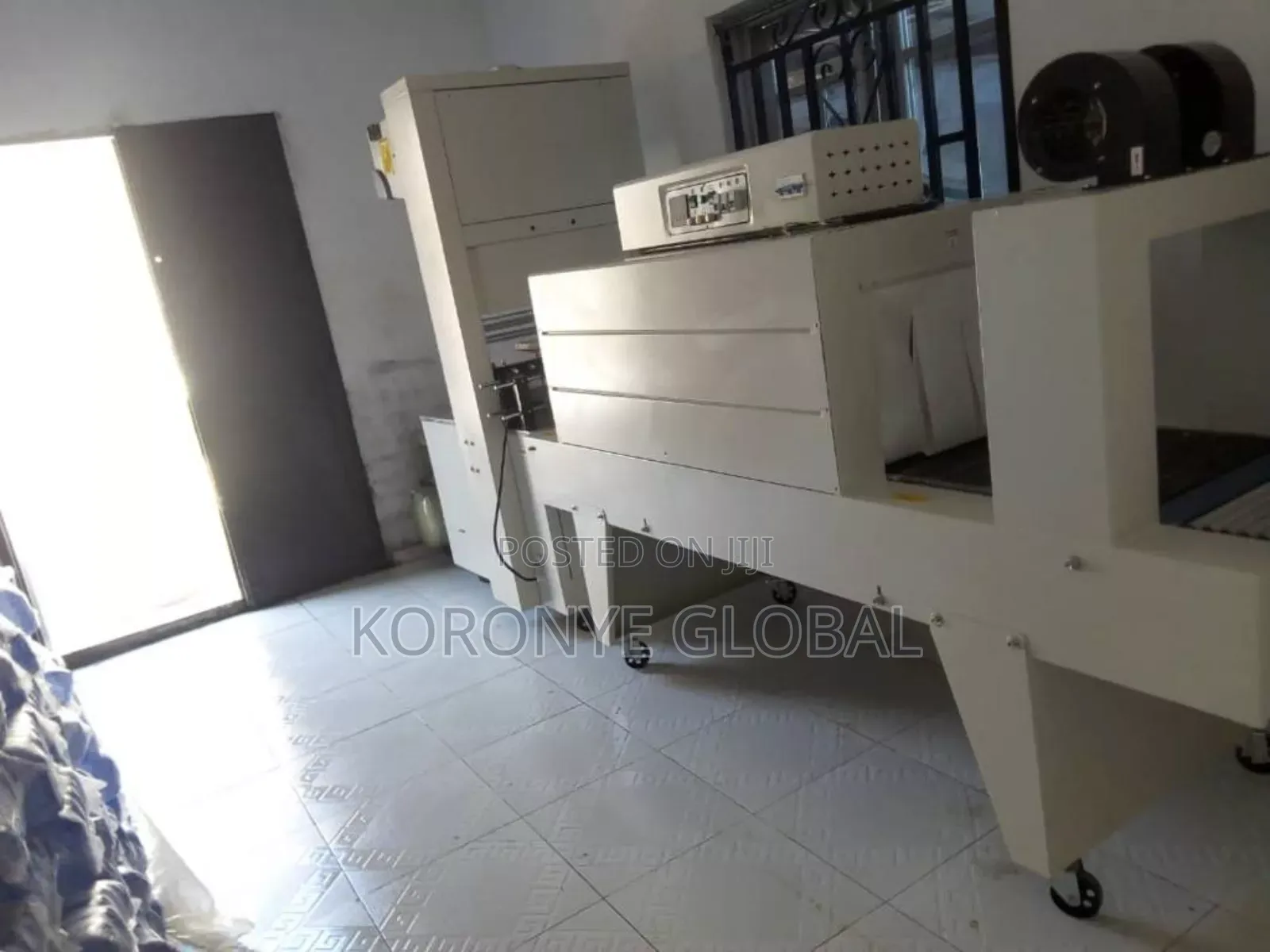 Auto Shrink Nylon Packaging Machine