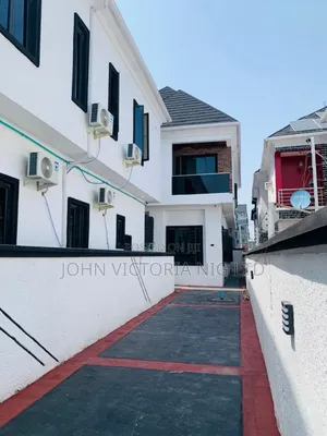 4bdrm Duplex in Lekki Phase2 for sale