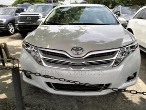 Photo - Toyota Venza 2015 White
