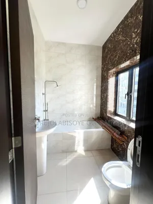 4bdrm Duplex in Jahi Gilmore for rent