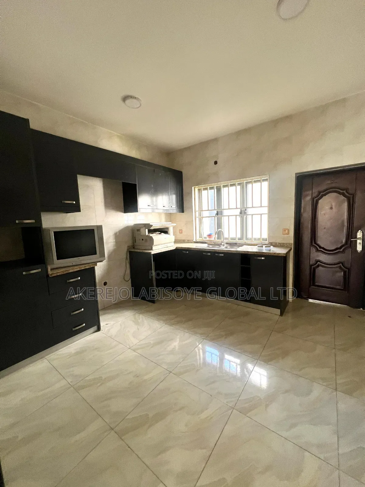 4bdrm Duplex in Jahi Gilmore for rent