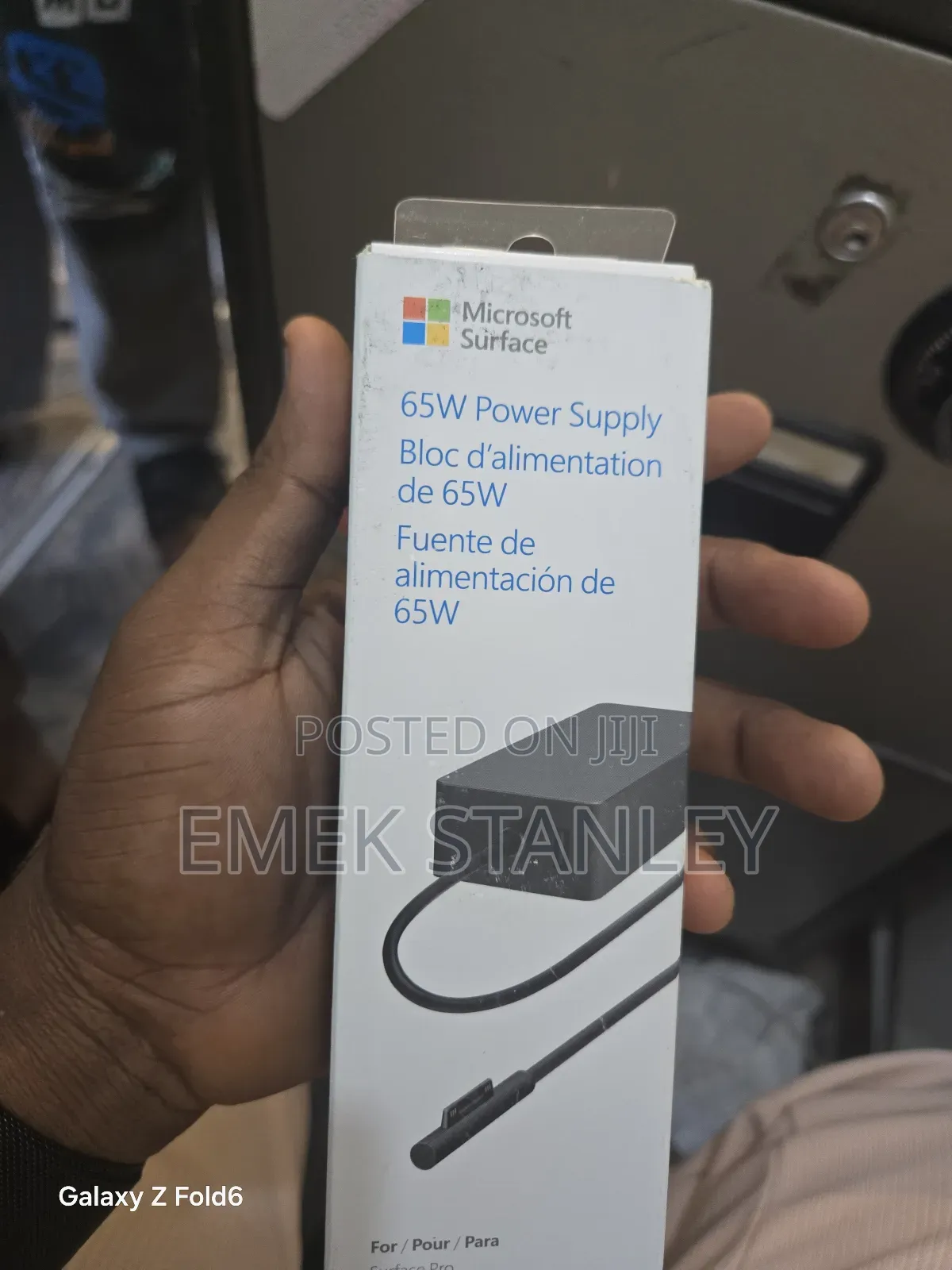 65W Power Supply
Bloc d'Alimentation
De 65W
Fuente