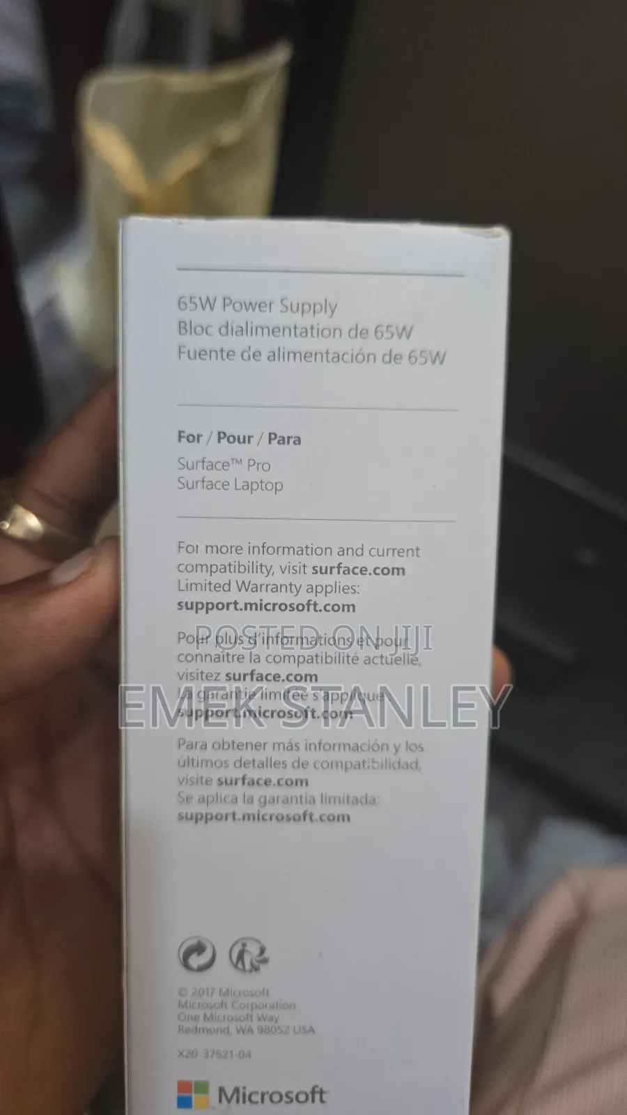 65W Power Supply
Bloc d'Alimentation
De 65W
Fuente
