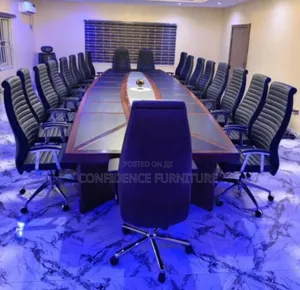 Executive 20 Seaters Conference Table With Glass