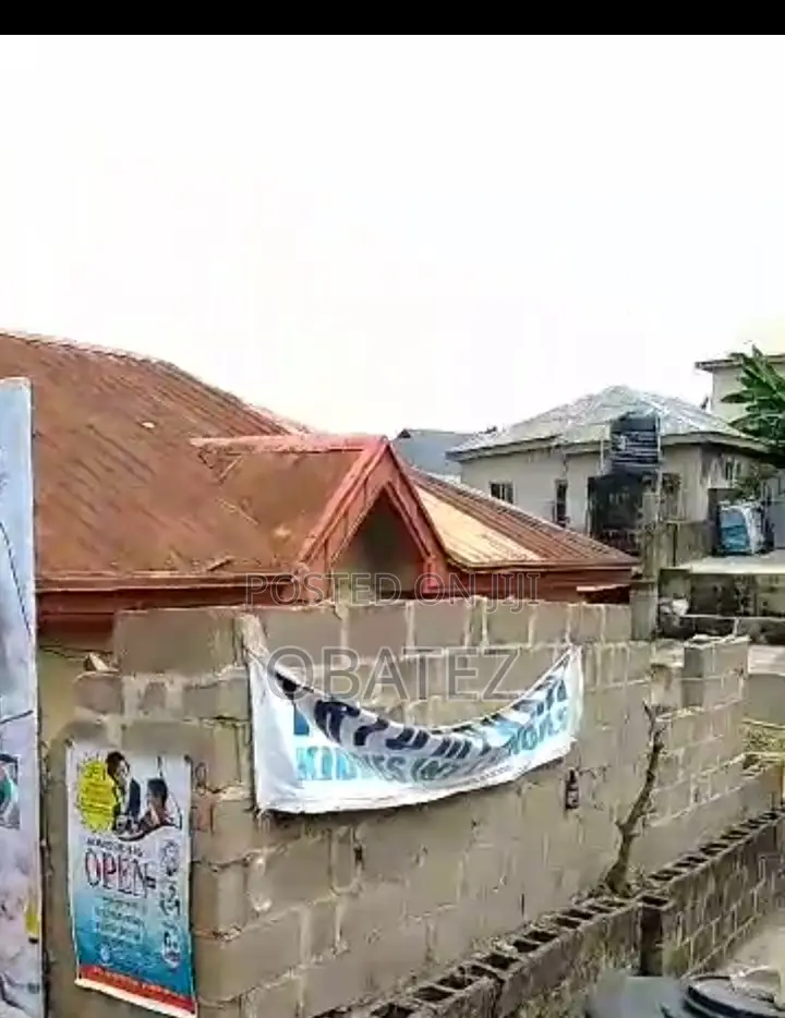 2bdrm Bungalow in Adeagbao Street, Obafemi-Owode for sale