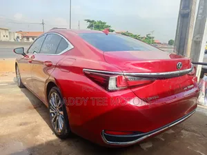 Lexus ES 250 Luxury 2021 Red