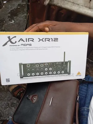 Behringer Xair Xr12 Midas Powered by Midas