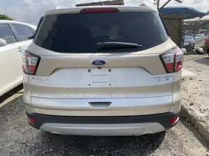 Ford Escape Titanium 4x4 2017 Gold
