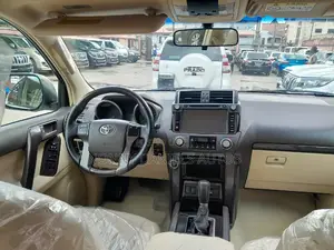 Toyota Land Cruiser Prado 2017 White