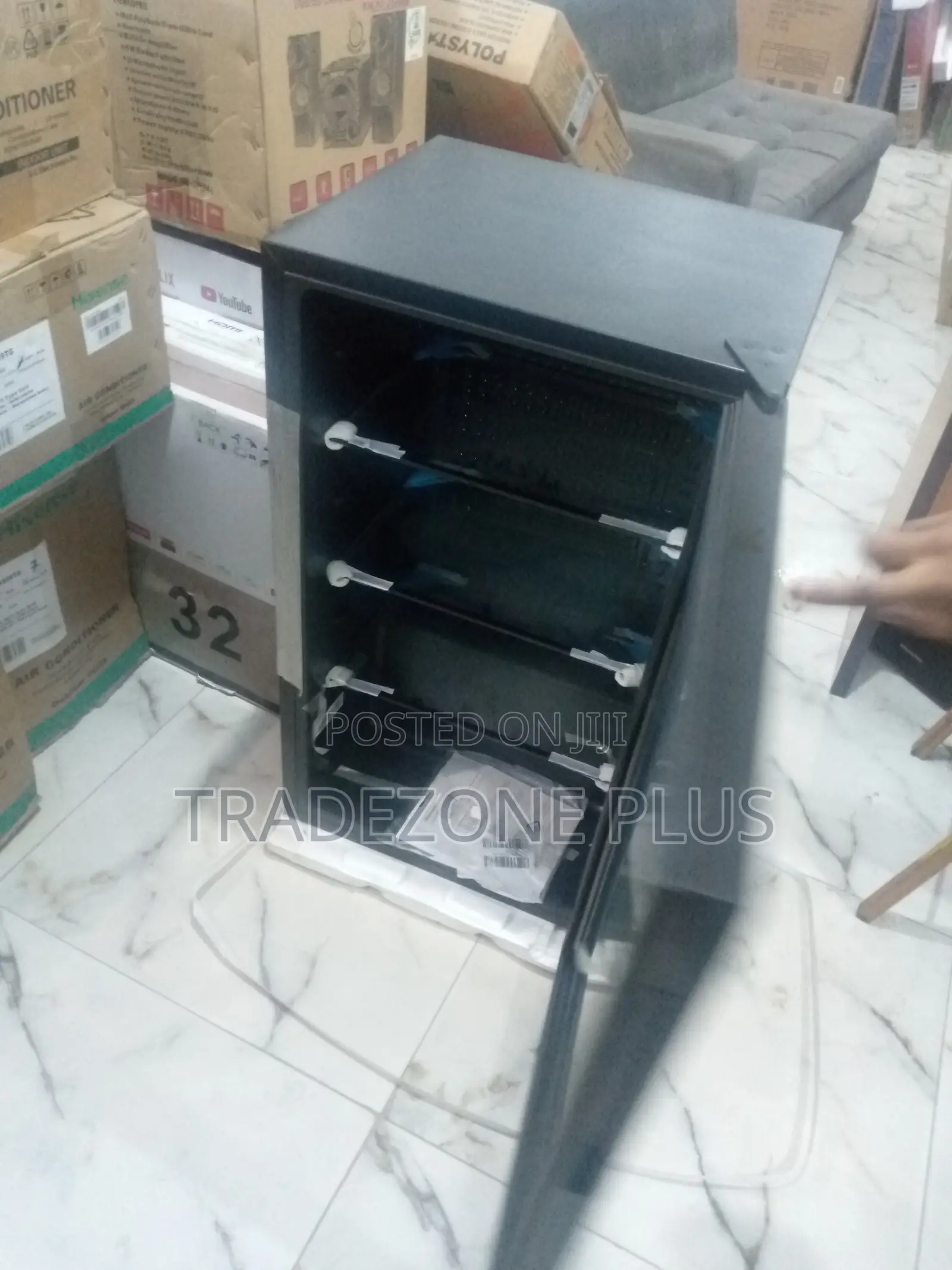 Hisense 91L Energy-Efficient Beverage Cooler