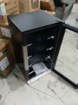 New-in Hisense Beverage Cooler 91L Chiller 0888