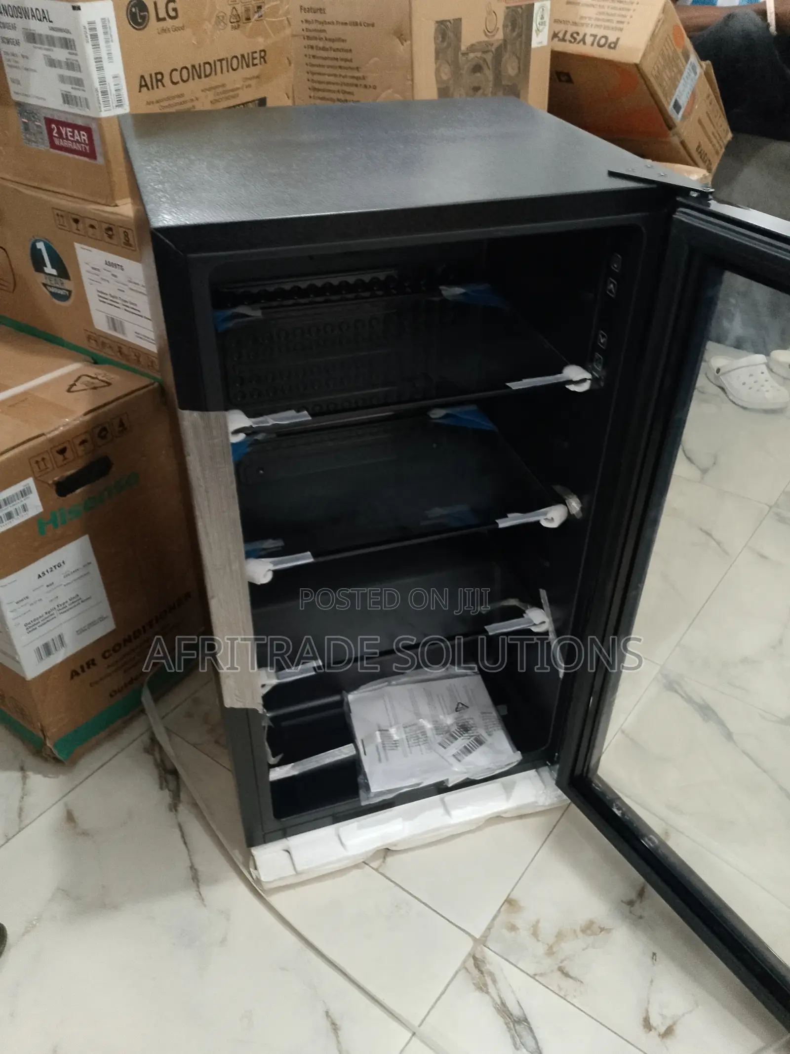 High -Class Hisense Beverage Chiller 90l 0023