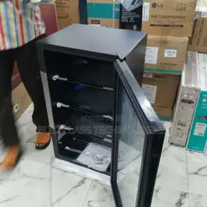 Hisense From Warm to Cool 91L Glass Door Beverage Cooler