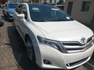 Photo - Toyota Venza 2015 White