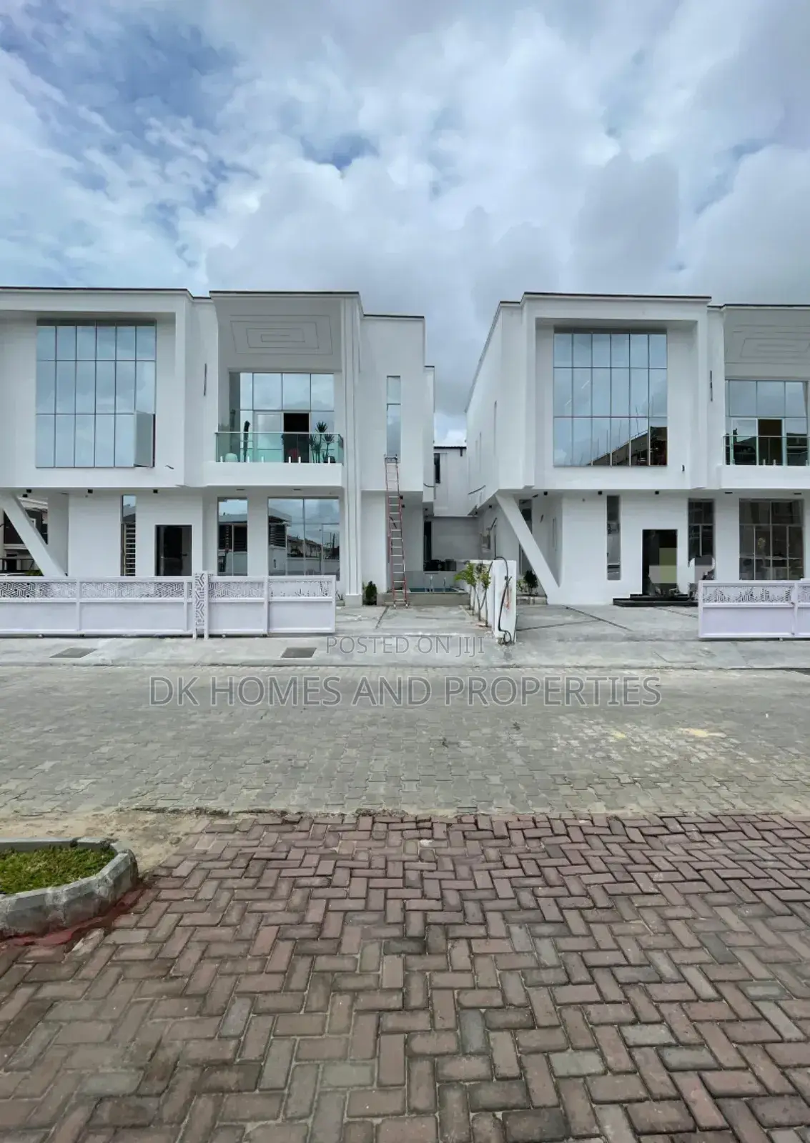 Furnished 5bdrm Duplex in Chevron, Ikeja for sale