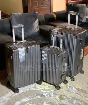 Nice Travelling Box Sizes in Large/Medium Small (Premium)
