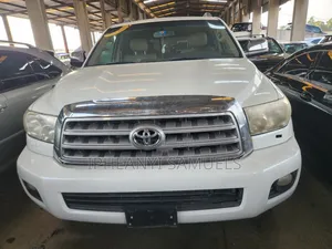 Toyota Sequoia Platinum 4dr SUV 4WD (5.7L 8cyl 6A) 2010 White